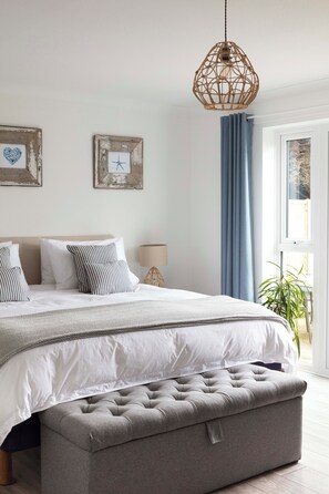 4 soverom, strykejern/-brett, reiseseng for barn og wi-fi (inkludert)