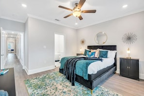 3 habitaciones, tabla de planchar con plancha, wifi y ropa de cama