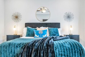 3 عدّة غرف نوم ومكواة/لوح كي وواي فاي وملاءات أسرّة