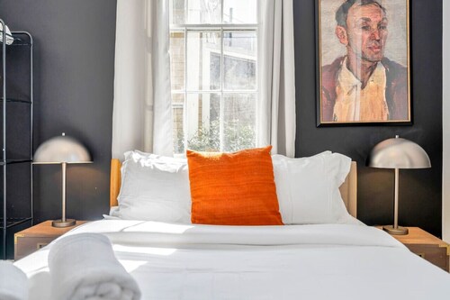 Classy Magazine St Apartment | Parking + Laundry