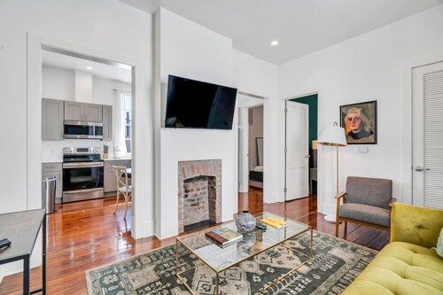 Hip & Stylish Magazine St. Apt | Balcony & Parking