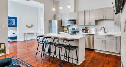 Magazine St. Retreat | Outdoor Balcony + Parking