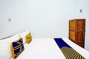 Deluxe Double Room - OYO 94002 Mutiara Indah Hotel (Balikpapan)