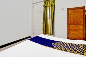 Bed sheets - OYO 94002 Mutiara Indah Hotel (Balikpapan)