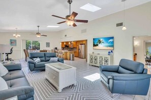TV - Coastal 2BR Getaway|5 Min to Beach|Pool+Peloton (Nokomis)