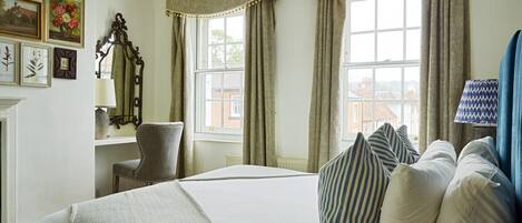 9 habitaciones, tabla de planchar con plancha, wifi y ropa de cama