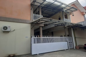 Exterior - Hotel O Guest House Pak Eman (Kertajati)