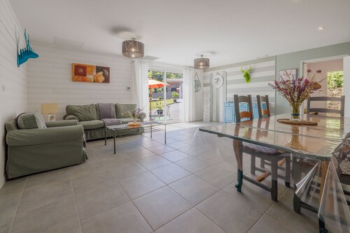 Charmante maison en bois  dans un cadre verdoyant à 15 minutes de Saint Emilion 