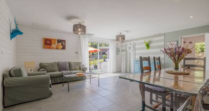 Charmante maison en bois dans un cadre verdoyant Ă 15 minutes de Saint Emilion