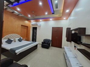 Executive Double Room | Free WiFi, bed sheets - Rainbow Resort Saharsa (Saharsa)