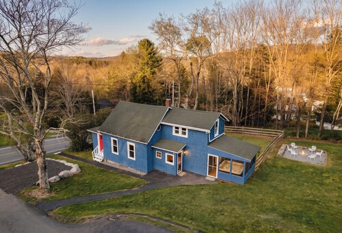 1930's Vintage Cabin · Hot Tub · Kohler Cabin