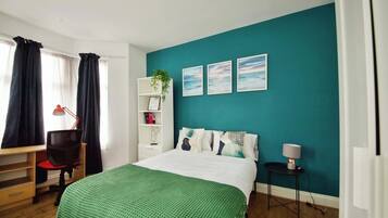 4 bedrooms, iron/ironing board, WiFi, bed sheets