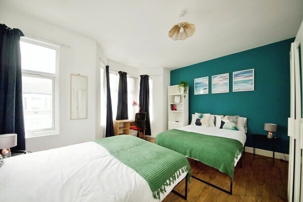 4 dormitorios, tabla de planchar con plancha, wifi y ropa de cama