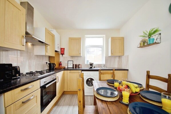 Fridge, microwave, oven, stovetop