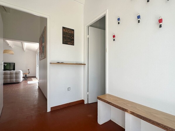 Interior - Renovated villa 80m², 3 bedrooms, 8 people, terrace, parking (La Palmyre)