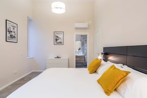 Apartment | 3 bedrooms, cribs/infant beds, free WiFi, bed sheets - Arenella Family Apartment  (Naples)