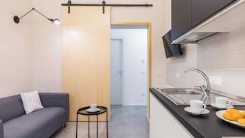 Appartamento | Cucina privata | Frigorifero, forno, piano cottura, macchina per tè/caffè
