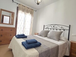 3 bedrooms, bed sheets - Charming house in Gaucín with terrace and fireplace (Gaucín)