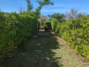 Property grounds - Beachfront Duplex with Direct Sand Access, Private Garden, and AC in La Grande-Motte (La Grande-Motte)