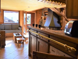 Fernseher, Kamin, Arbeitsbereiche