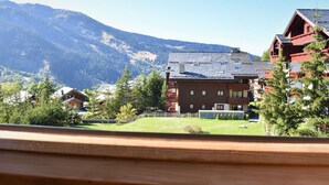 A mountain lodge with a view of the surrounding mountains.