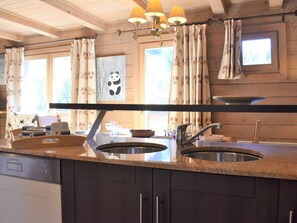 Kühlschrank, Mikrowelle, Ofen, Geschirrspüler