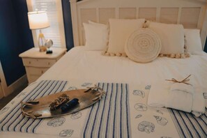 4 bedrooms, iron/ironing board, travel crib, free WiFi - Bahama Breeze- Private Pool- 4 Bikes- Steps to Bea (Santa Rosa Beach)