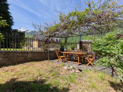 Renovated House for 12, Near Loudenvielle, WiFi, Garden, Secure Barn, Pet-Friendly