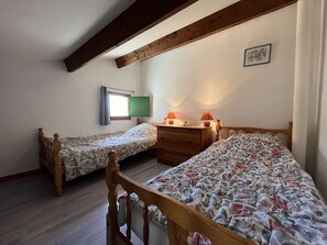1 bedroom, WiFi - Cozy 2-Room Mezzanine Pavilion with Pool, Parking, and Terrace near Lagoon (Gruissan)