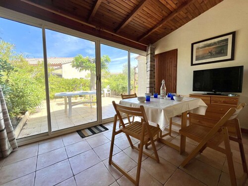 Cozy 2-Room Mezzanine Pavilion with Pool, Parking, and Terrace near Lagoon