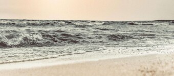 Cozy 2-Room Mezzanine Pavilion with Pool, Parking, and Terrace near Lagoon