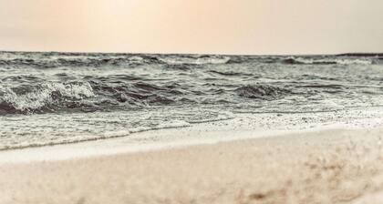 Pavillon à Gruissan avec Piscine, Terrasse et Parking Privé - 4 Couchages