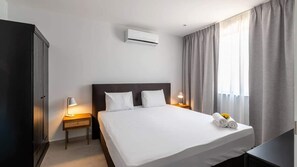 2 bedrooms, iron/ironing board, WiFi, bed sheets