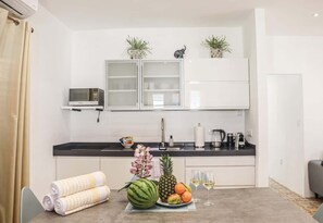 Fridge, microwave, stovetop, coffee/tea maker