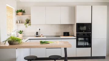 Kühlschrank, Ofen, Herdplatte, Geschirrspüler