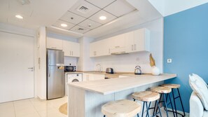 Leilighet – deluxe | Eget kjøkken | Kjøleskap, mikrobølgeovn, ovn og vannkoker