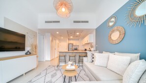 Living area - Modern One Bedroom Stylish Touches (Dubai)