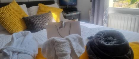 1 slaapkamer, een bureau, een strijkplank/strijkijzer, gratis wifi