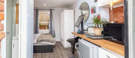 1 غرفة نوم ومكتب ومكواة/لوح كي وواي فاي مجانًا