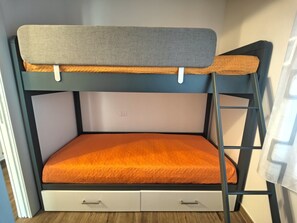 2 chambres, fer et planche à repasser, Wi-Fi gratuit, draps fournis