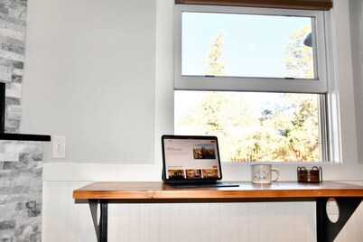 Charming Historic Suite. Cozy with Modern Comforts. Pet-Friendly