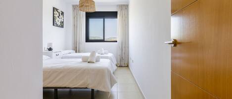 3 bedrooms, iron/ironing board, free WiFi, bed sheets