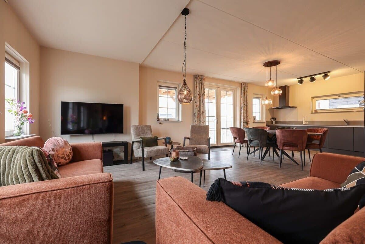 Een televisie en een kantoor