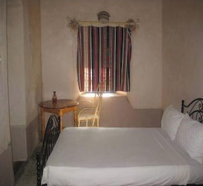 Family Quadruple Room | In-room safe, laptop workspace, iron/ironing board