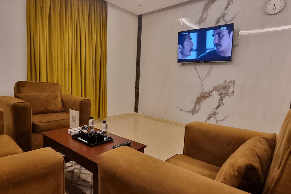Traditional Studio, 2 Twin Beds | Living area | 45-inch plasma TV with satellite channels