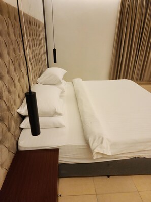 Pillowtop beds, blackout drapes, iron/ironing board, free rollaway beds - Afaq Suite Al- Shamisi - افاق سويت الشميسى (Riyadh)