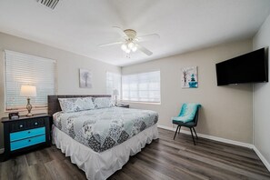 3 chambres, bureau, fer et planche à repasser, accès au Wi-Fi (inclus)