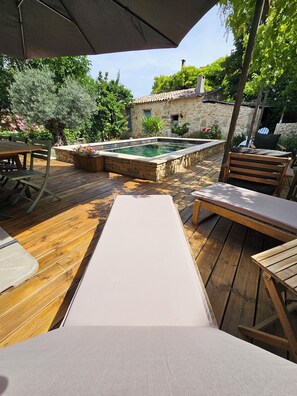Outdoor dining - Magnificent town house with swimming pool. (Gignac)