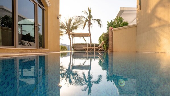 Pool - Private Pool and Beach | Luxury 6BR Villa| Palm (Dubai)