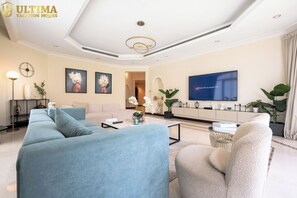 TV - Private Pool and Beach | Luxury 6BR Villa| Palm (Dubai)